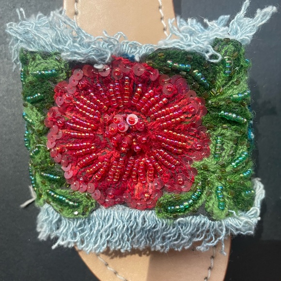 Mystique beaded slip on sandals size 7 - Picture 3 of 3